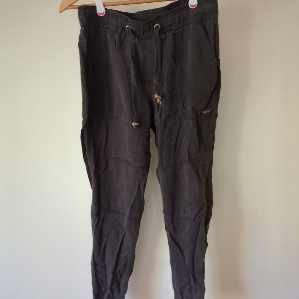 TenTree light jogger pant